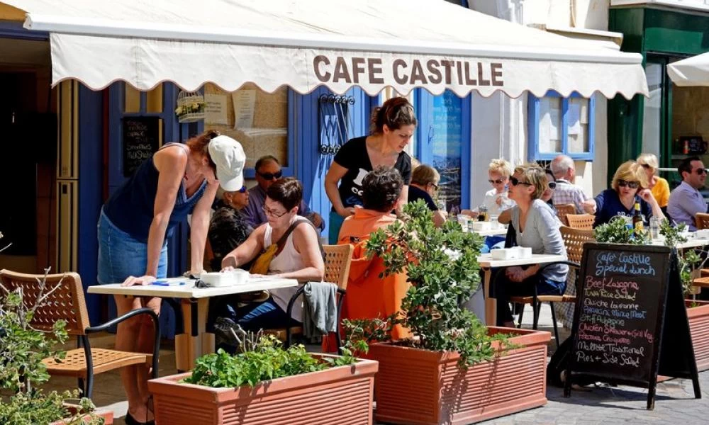 Μάλτα: "Μπλόκαρε" τους ανεμβολίαστους και προκαλεί πρόβλημα στον τουρισμό